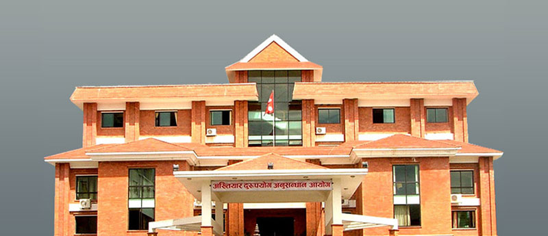 वीर अस्पतालमा कार्यरत लेखा अधिकृत ढुण्डीराज दाहाल घुससहित पक्राउ