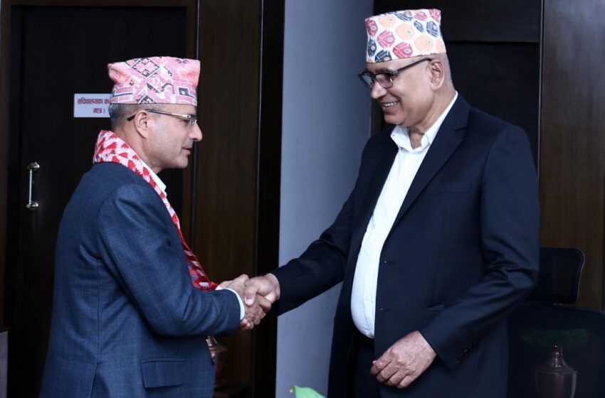  उपप्रधानमन्त्री पौडेलद्वारा नागरिक लगानी कोषका अध्यक्षलाई बधाई