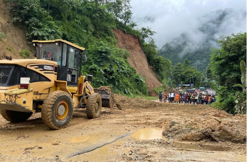  धादिङको जवाङ खोलामा पहिरो, मुग्लिन–काठमाडौं सडक बन्द