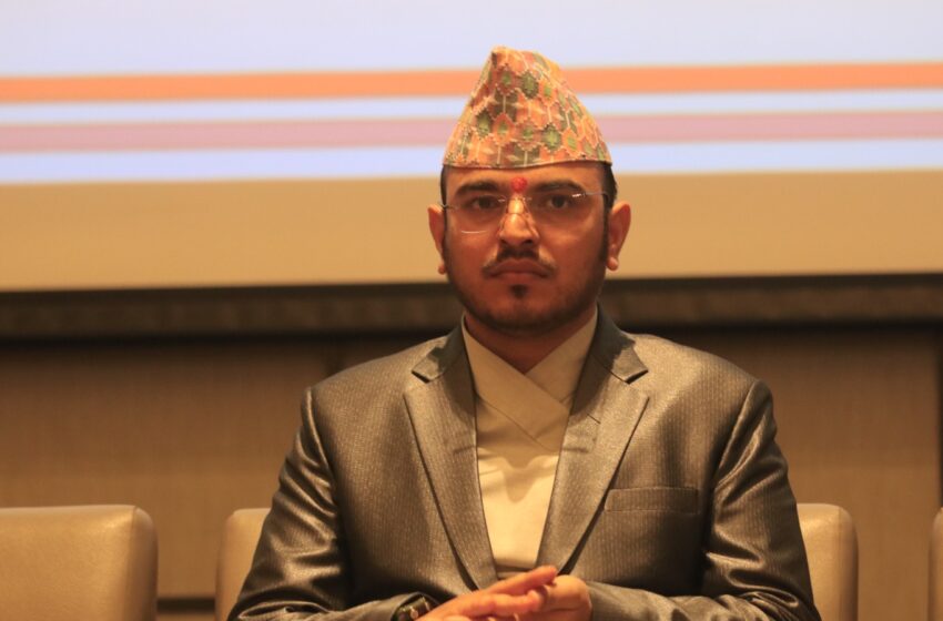  बिमा प्राधिकरणका निलम्बित अध्यक्ष ओझालाई हाजिर नगराउन अर्थ मन्त्रालयको निर्देशन