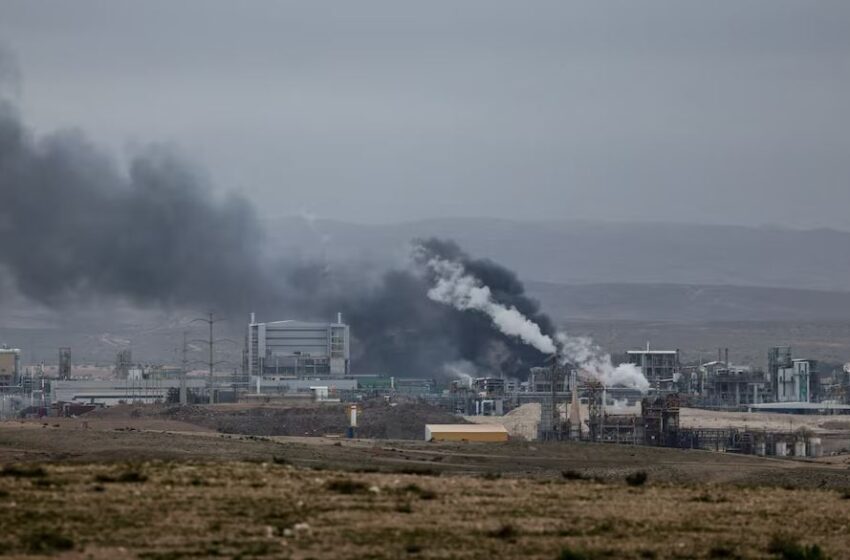  इरानको मिसाइल आक्रमणपछि इजरायलको केमिकल प्लान्टमा आगलागी