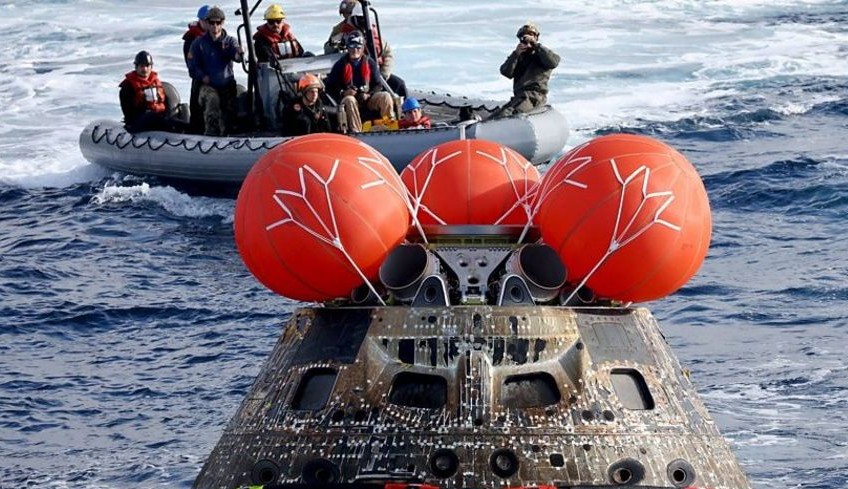  चन्द्रमा परिक्रमा गरी फर्किए चार अन्तरिक्षयात्री, प्रशान्त महासागरमा सुरक्षित अवतरण