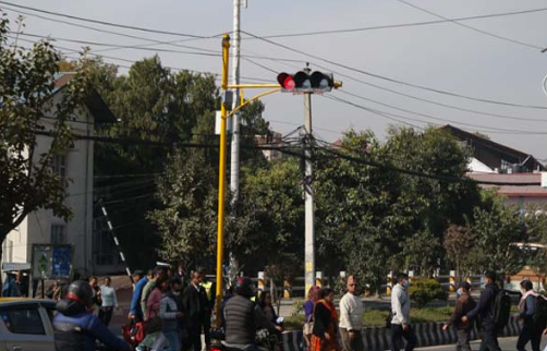  ट्राफिक लाइट मिच्नेलाई काठमाडौंमा ‘अन द स्पट’ कारबाही